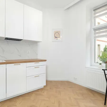 Bright Wierzbiecice Near Mtp By Renters شقة بوزنان