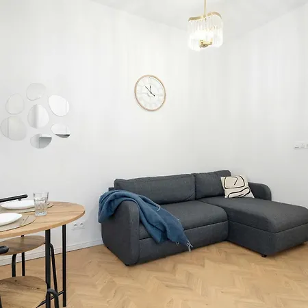 Bright Wierzbiecice Near Mtp By Renters بوزنان