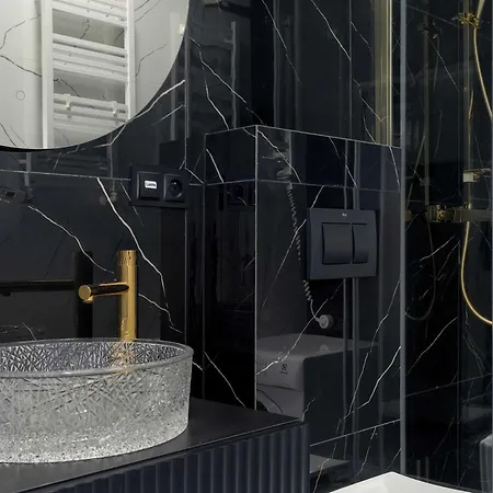 Bright Wierzbiecice Near Mtp By Renters شقة *