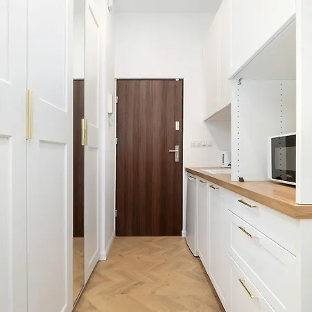 Appartement Bright Wierzbiecice Near Mtp By Renters *