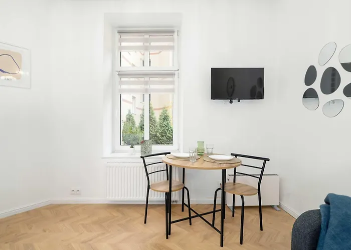 Bright Wierzbiecice Near Mtp By Renters Appartement