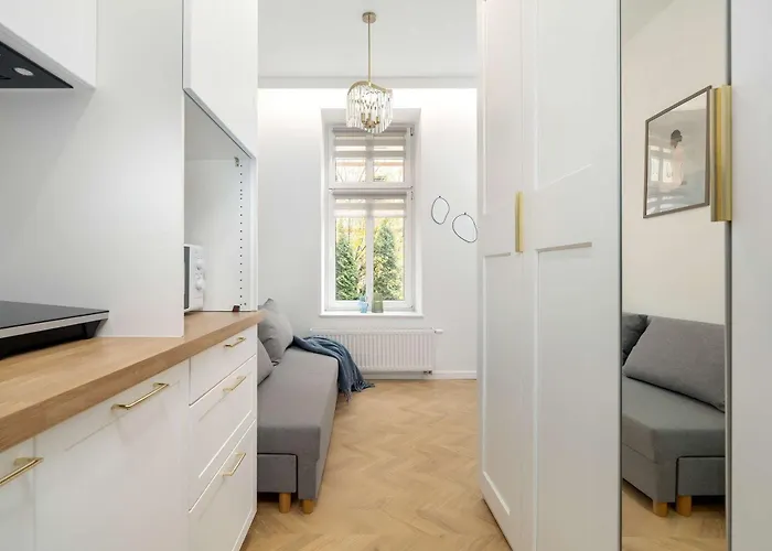 Appartement Bright Wierzbiecice Near Mtp By Renters *