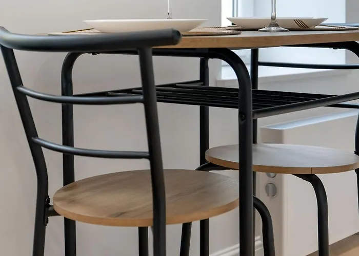 Appartement Bright Wierzbiecice Near Mtp By Renters *