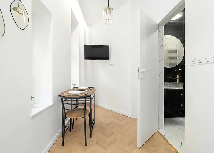 Bright Wierzbiecice Near Mtp By Renters