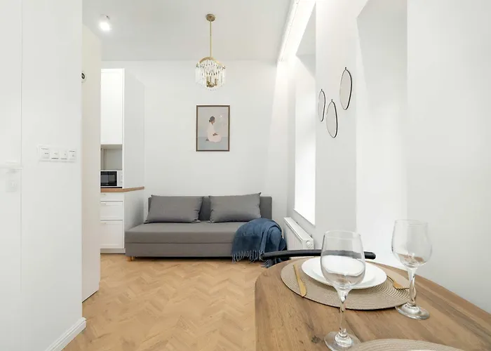 Appartement Bright Wierzbiecice Near Mtp By Renters