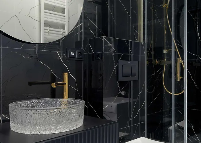 Bright Wierzbiecice Near Mtp By Renters Appartement *