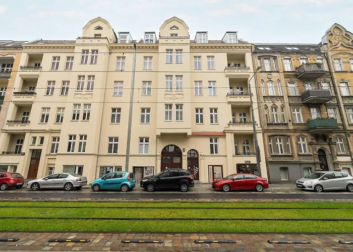 Appartement Bright Wierzbiecice Near Mtp By Renters *